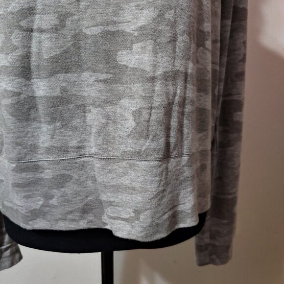 Monrow Women's Camo Sweatshirt - Picture 3 of 7